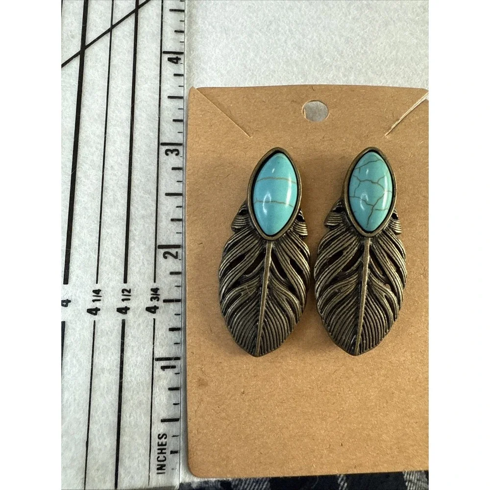 Faux Turquoise Cluster Pendant on 20